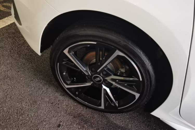 Used Audi A3 2024 Sportback 35 TFSI Fashionable Sports Model Right Rear Wheel Hub