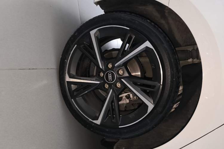 Used Audi A3 2024 Sportback 35 TFSI Fashionable Sports Model Right Rear Wheel Hub