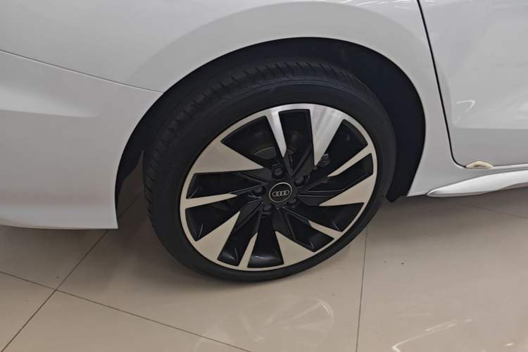 Used Audi A3 2024 A3L Limousine 35 TFSI Fashion Sport Model Right Rear Wheel Hub