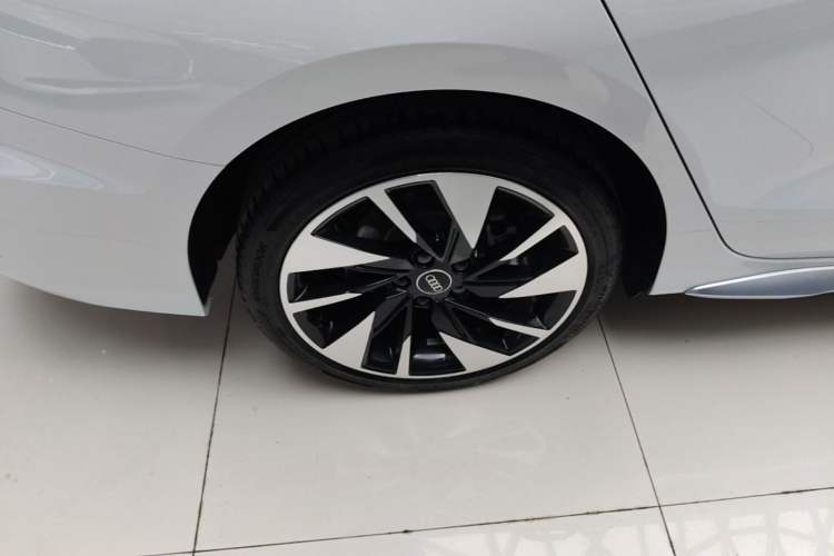 Used Audi A3 2024 A3L Limousine 35 TFSI Fashion Sport Model Right Rear Wheel Hub