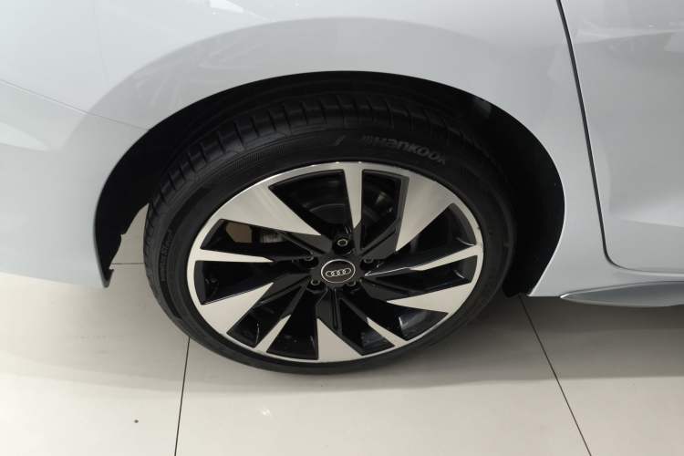 Used Audi A3 2024 A3L Limousine 35 TFSI Fashion Sport Model Right Rear Wheel Hub