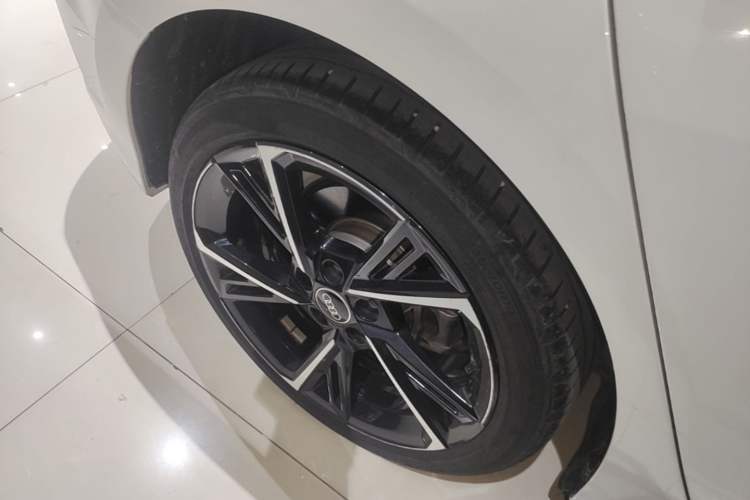 Used Audi A3 2024 Sportback 35 TFSI Fashionable Sports Model Right Rear Wheel Hub