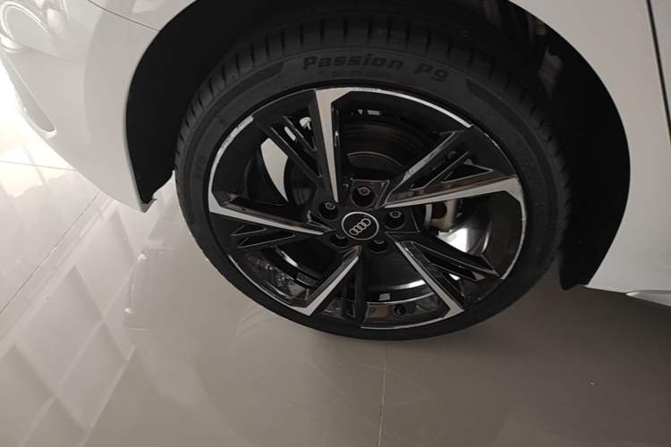 Used Audi A3 2024 Sportback 35 TFSI Fashionable Sports Model Right Rear Wheel Hub