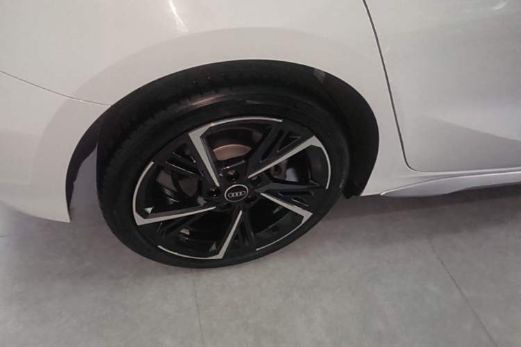 Used Audi A3 2024 Sportback 35 TFSI Fashionable Sports Model Right Rear Wheel Hub