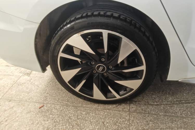 Used Audi A3 2024 A3L Limousine 35 TFSI Fashion Sport Model Right Rear Wheel Hub