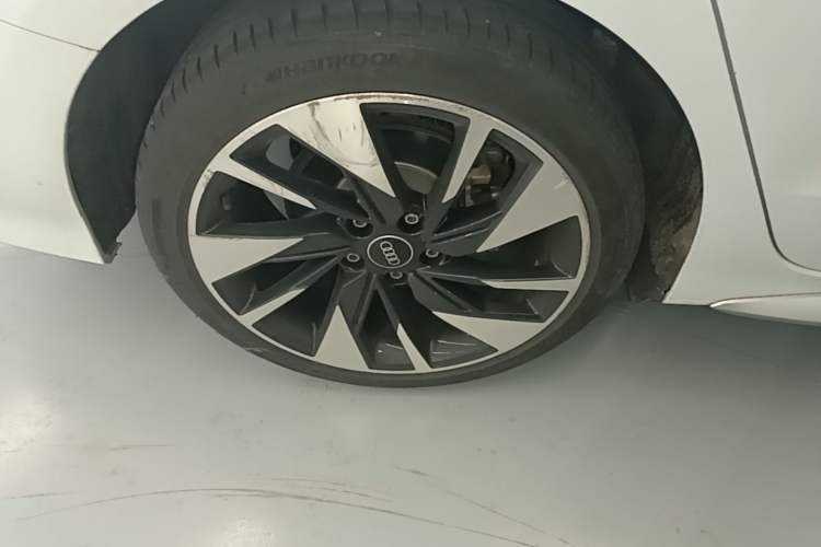 Used Audi A3 2024 A3L Limousine 35 TFSI Fashion Sport Model Right Rear Wheel Hub