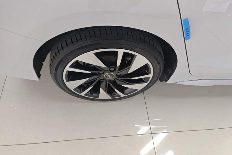 Used Audi A3 2024 A3L Limousine 35 TFSI Fashion Sport Model Right Rear Wheel Hub