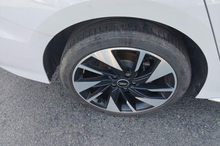 Used Audi A3 2024 A3L Limousine 35 TFSI Fashion Sport Model Right Rear Wheel Hub
