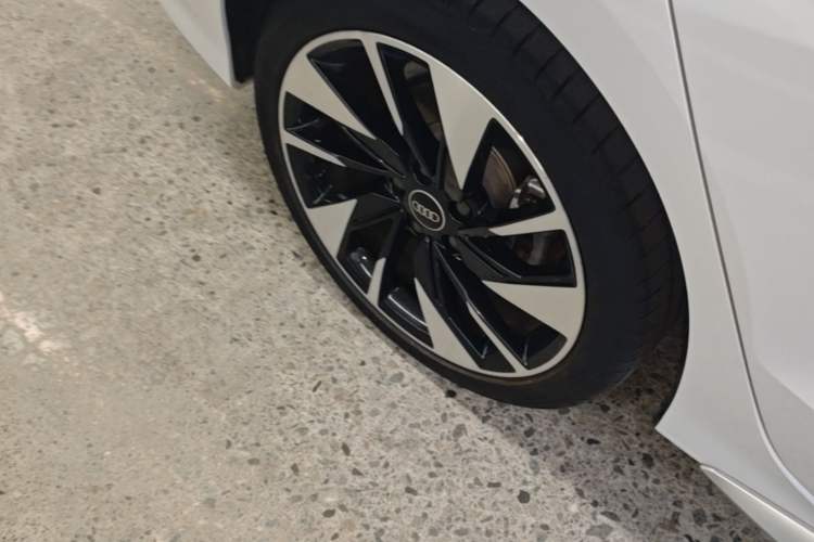 Used Audi A3 2024 A3L Limousine 35 TFSI Fashion Sport Model Right Rear Wheel Hub