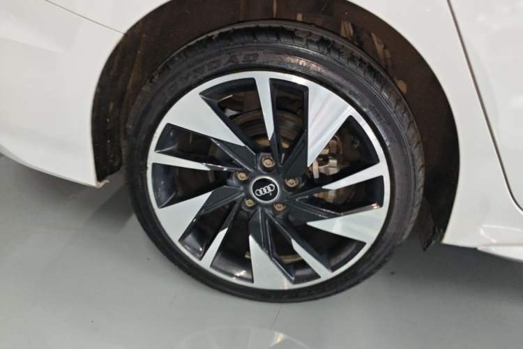 Used Audi A3 2024 A3L Limousine 35 TFSI Fashion Sport Model Right Rear Wheel Hub