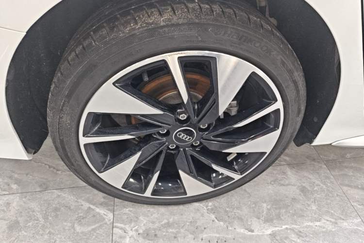 Used Audi A3 2024 A3L Limousine 35 TFSI Fashion Sport Model Right Rear Wheel Hub