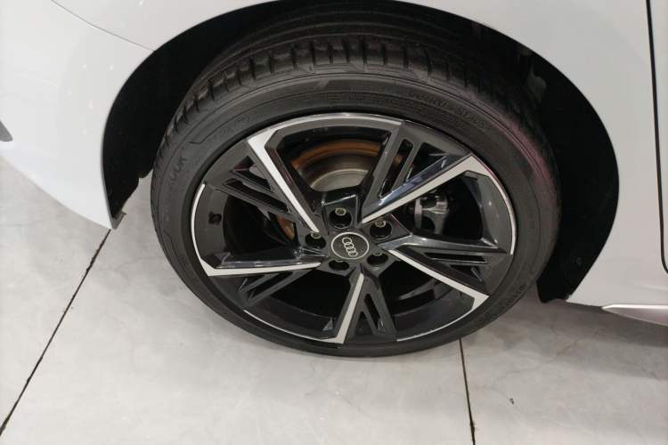 Used Audi A3 2024 Sportback 35 TFSI Fashionable Sports Model Right Rear Wheel Hub