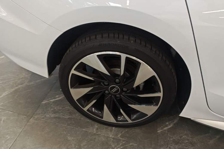 Used Audi A3 2024 A3L Limousine 35 TFSI Fashion Sport Model Right Rear Wheel Hub