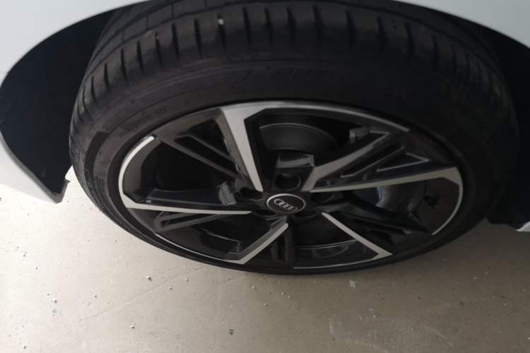 Used Audi A3 2024 Sportback 35 TFSI Fashionable Sports Model Right Rear Wheel Hub