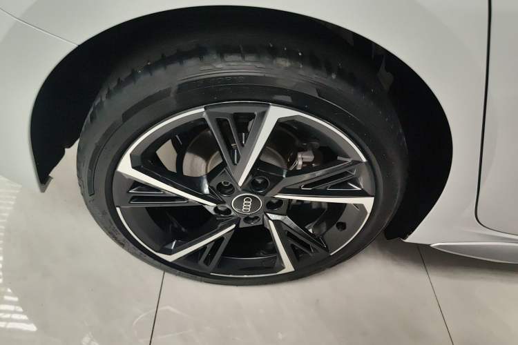 Used Audi A3 2024 Sportback 35 TFSI Fashionable Sports Model Right Rear Wheel Hub