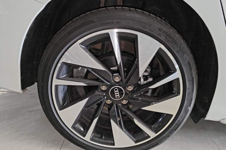 Used Audi A3 2024 A3L Limousine 35 TFSI Fashion Sport Model Right Rear Wheel Hub