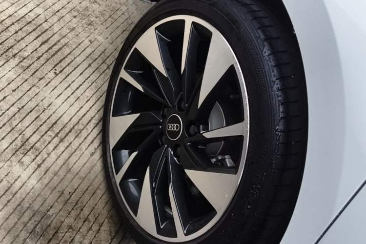 Used Audi A3 2024 A3L Limousine 35 TFSI Fashion Sport Model Right Rear Wheel Hub