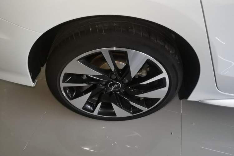 Used Audi A3 2024 A3L Limousine 35 TFSI Fashion Sport Model Right Rear Wheel Hub