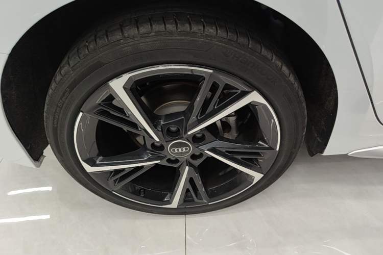 Used Audi A3 2024 Sportback 35 TFSI Fashionable Sports Model Right Rear Wheel Hub