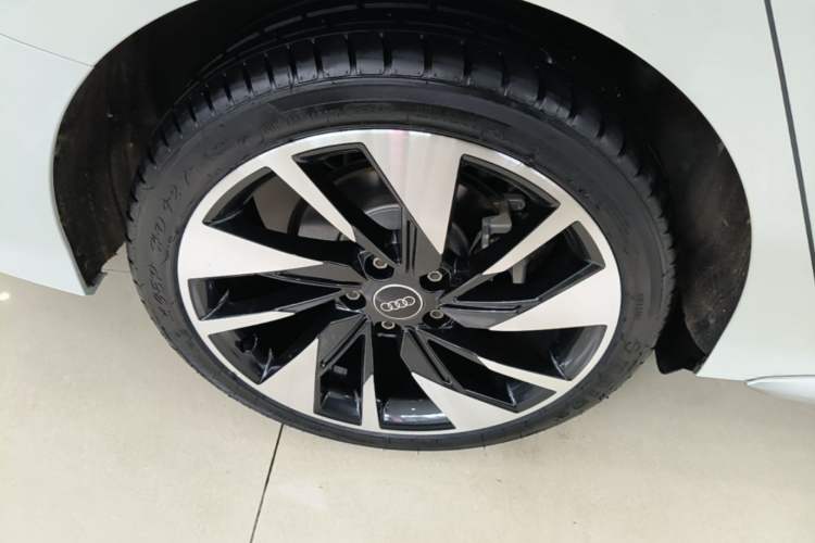Used Audi A3 2024 A3L Limousine 35 TFSI Fashion Sport Model Right Rear Wheel Hub