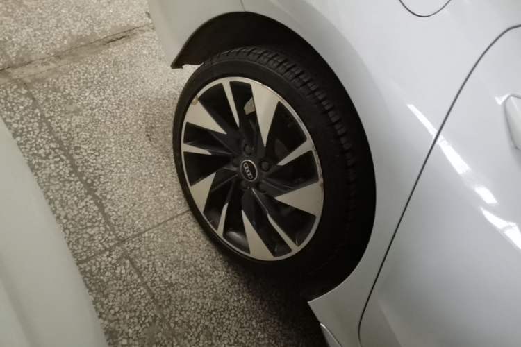 Used Audi A3 2024 A3L Limousine 35 TFSI Fashion Sport Model Right Rear Wheel Hub