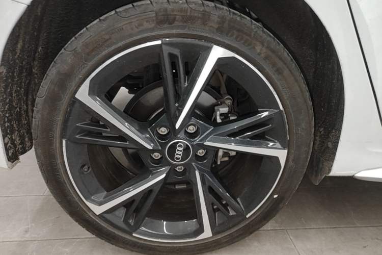 Used Audi A3 2024 Sportback 35 TFSI Fashionable Sports Model Right Rear Wheel Hub