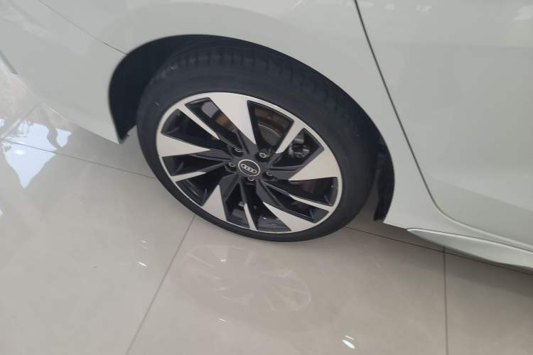 Used Audi A3 2024 A3L Limousine 35 TFSI Fashion Sport Model Right Rear Wheel Hub