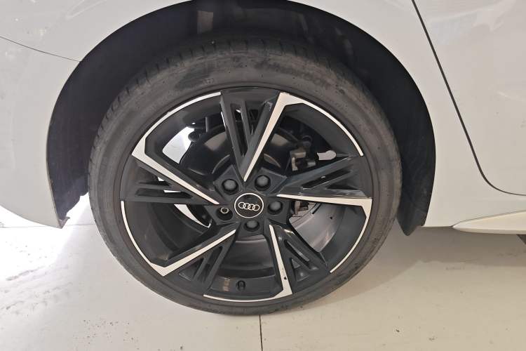 Used Audi A3 2024 Sportback 35 TFSI Fashionable Sports Model Right Rear Wheel Hub