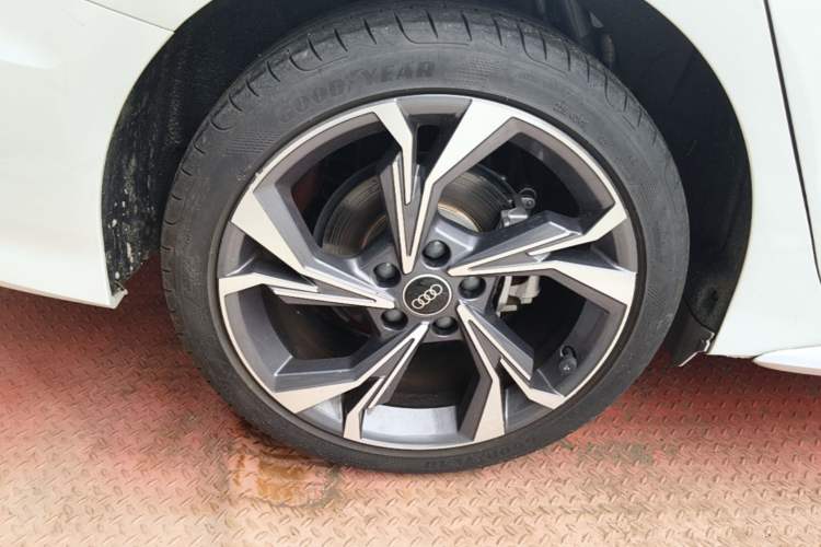 Used Audi A3 2024 A3L Limousine 35 TFSI Fashion Sport Model Right Rear Wheel Hub