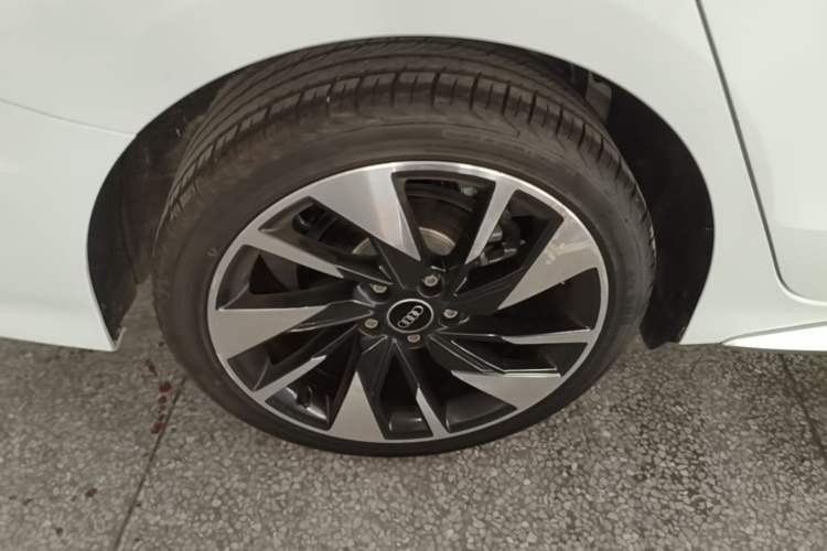 Used Audi A3 2024 A3L Limousine 35 TFSI Fashion Sport Model Right Rear Wheel Hub