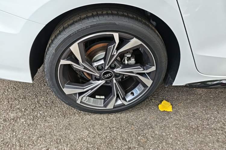 Used Audi A3 2024 A3L Limousine 35 TFSI Luxury Sport Edition Right Rear Wheel Hub