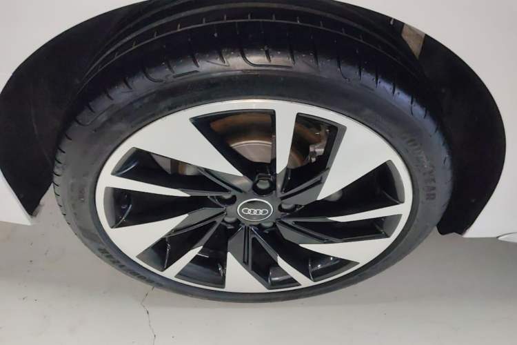 Used Audi A3 2024 A3L Limousine 35 TFSI Fashion Sport Model Right Rear Wheel Hub