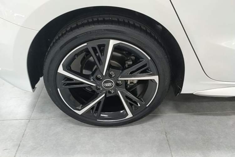 Used Audi A3 2024 Sportback 35 TFSI Fashionable Sports Model Right Rear Wheel Hub