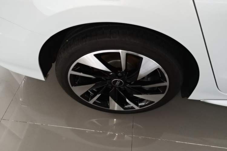 Used Audi A3 2024 A3L Limousine 35 TFSI Fashion Sport Model Right Rear Wheel Hub