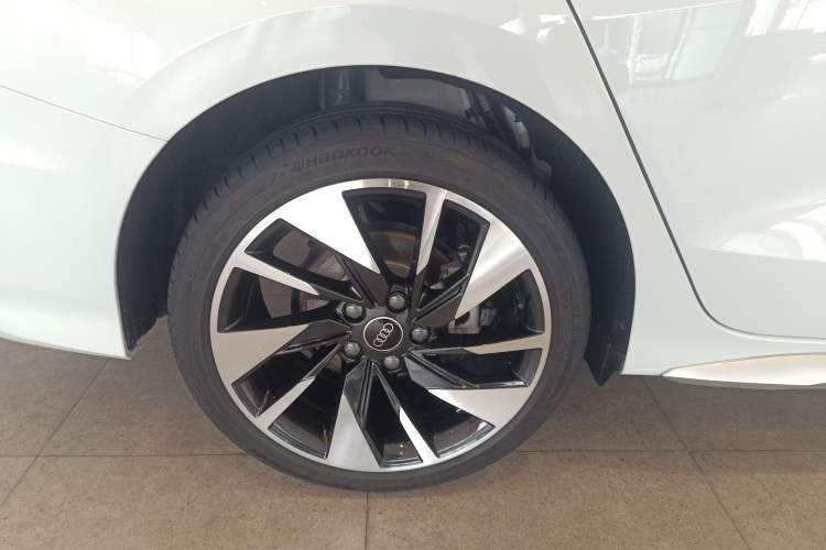 Used Audi A3 2024 A3L Limousine 35 TFSI Fashion Sport Model Right Rear Wheel Hub