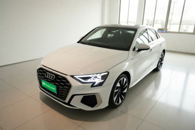 Audi A3 2024 A3L Limousine 35 TFSI Fashion Sport Model с пробегом
