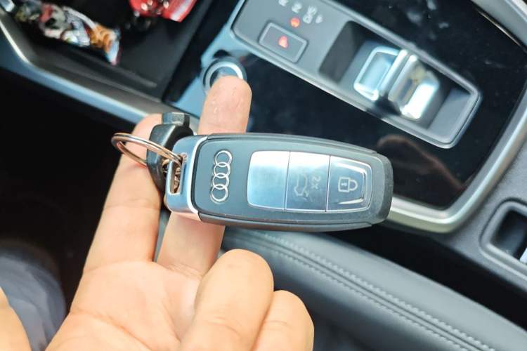 Used Audi A3 2024 A3L Limousine 35 TFSI Fashionable and Elegant Model Vehicle Key
