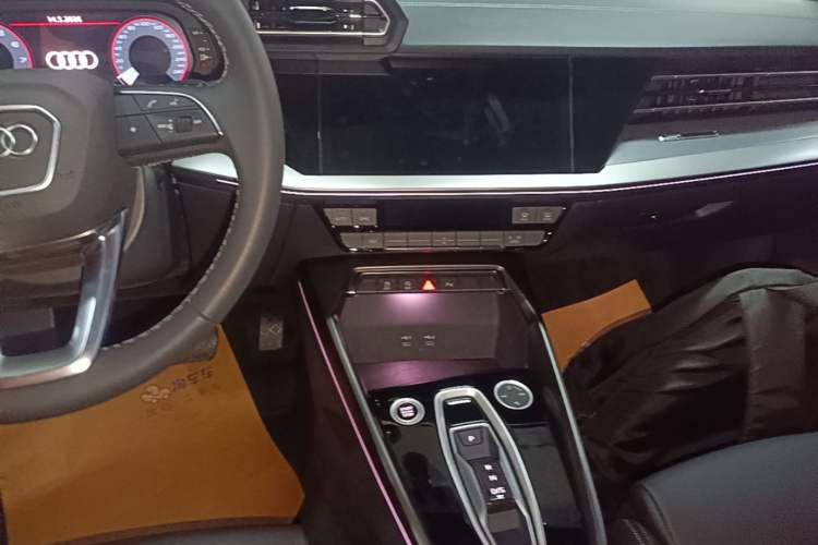 Used Audi A3 2025 A3L Limousine 35TFSI Prestige Edition Audio And AC Panel