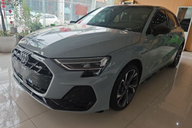 Ojetý Audi A3 2025 Sportback 35TFSI Prestige Edition