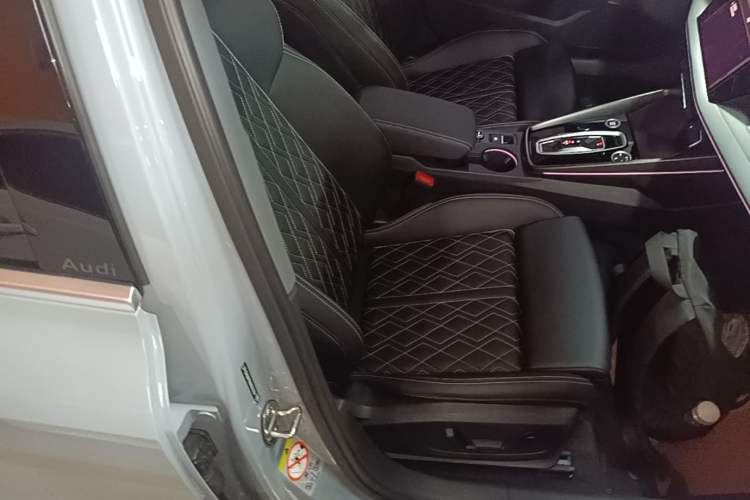 Used Audi A3 2025 A3L Limousine 35TFSI Prestige Edition Right Front Seat