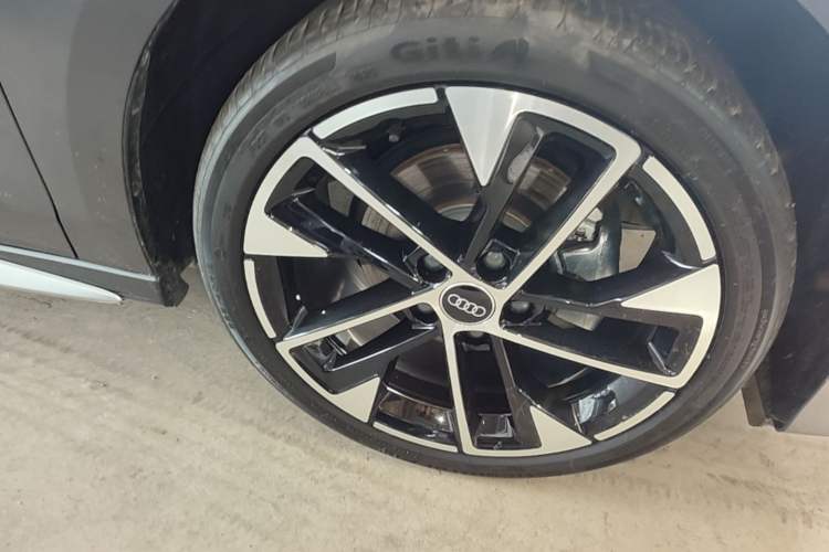 Used Audi A3 2025 A3L Limousine 35TFSI Prestige Edition Right Front Wheel Hub