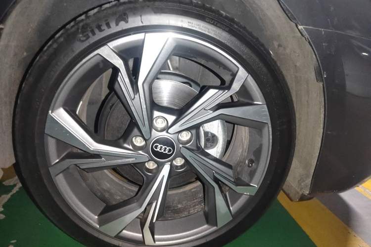 Used Audi A3 2025 Sportback 35TFSI Prestige Edition Right Front Wheel Hub