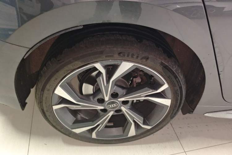 Used Audi A3 2025 Sportback 35TFSI Prestige Edition Right Rear Wheel Hub