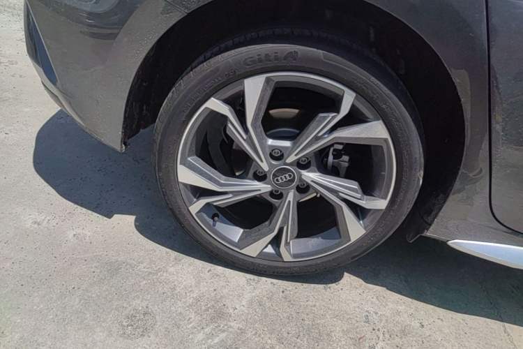 Used Audi A3 2025 Sportback 35TFSI Prestige Edition Right Rear Wheel Hub