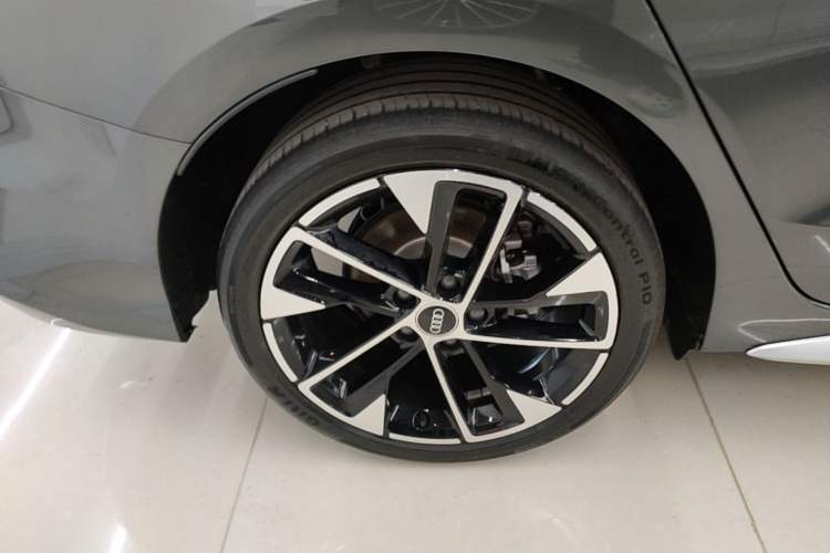 Used Audi A3 2025 A3L Limousine 35TFSI Prestige Edition Right Rear Wheel Hub