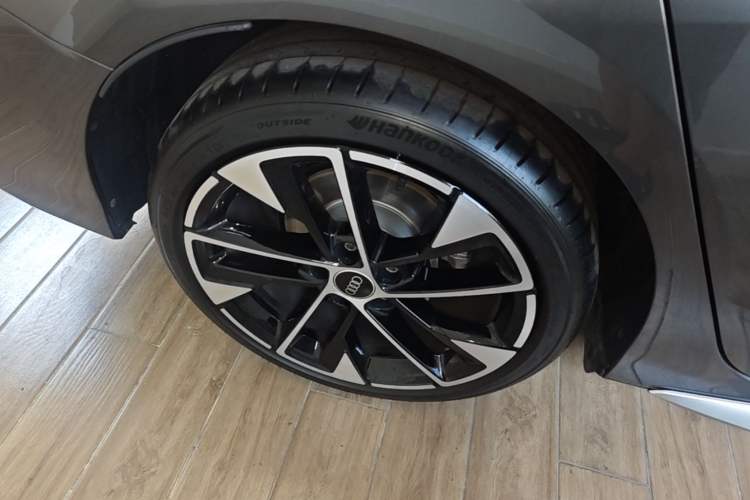 Used Audi A3 2025 A3L Limousine 35TFSI Prestige Edition Right Rear Wheel Hub