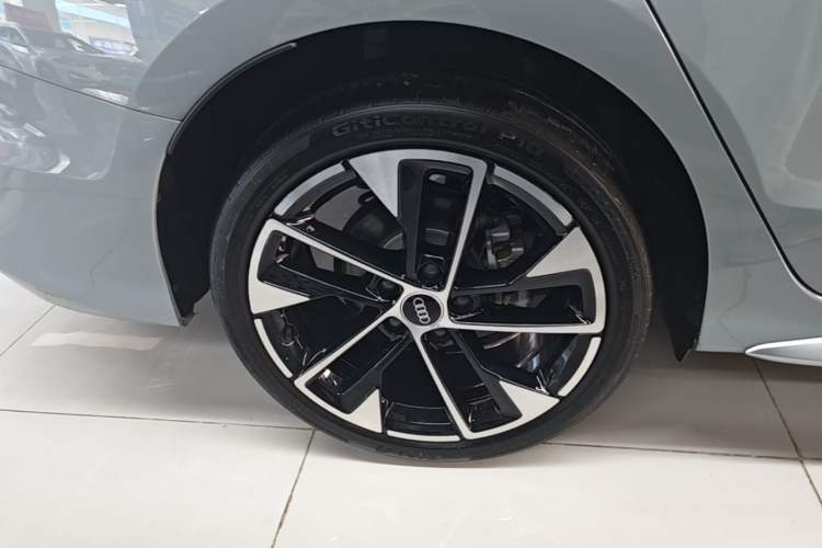 Used Audi A3 2025 A3L Limousine 35TFSI Prestige Edition Right Rear Wheel Hub