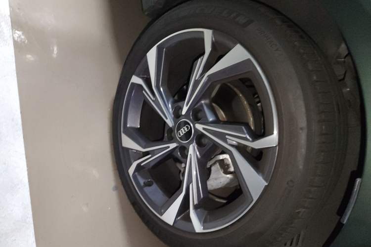 Used Audi A3 2025 Sportback 35TFSI Prestige Edition Right Front Wheel Hub