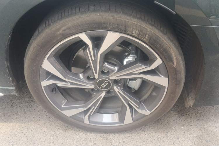 Used Audi A3 2025 Sportback 35TFSI Prestige Edition Right Front Wheel Hub