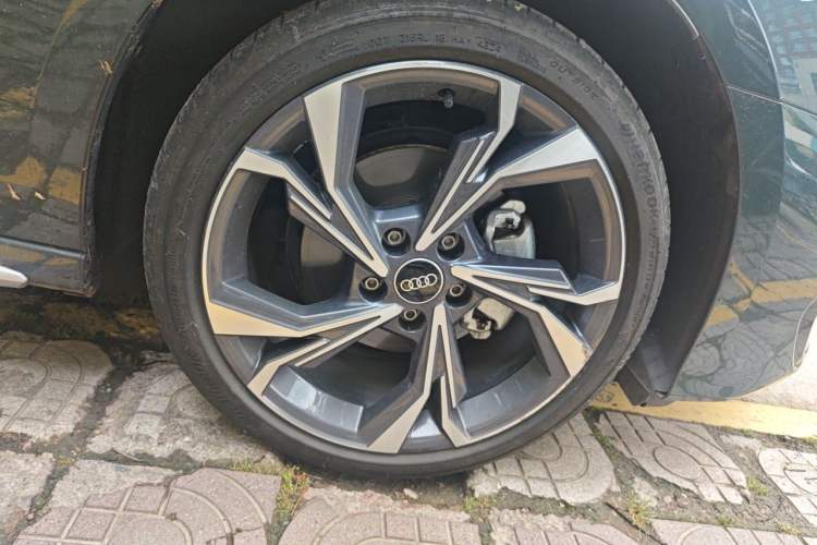 Used Audi A3 2025 Sportback 35TFSI Prestige Edition Right Front Wheel Hub
